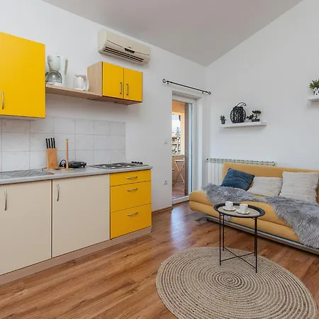 Beautiful Apartment In Valbandon