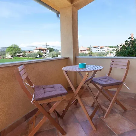 Apartmán Beautiful Apartment In Valbandon *