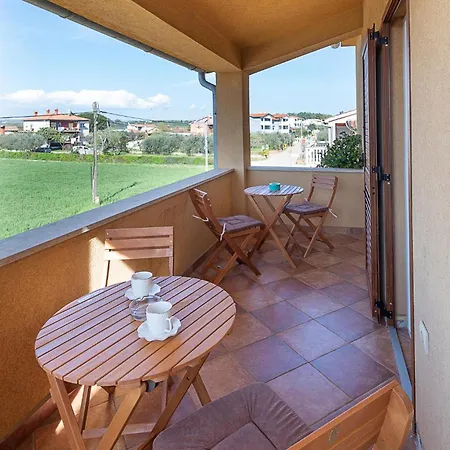 Apartmán Beautiful Apartment In Valbandon