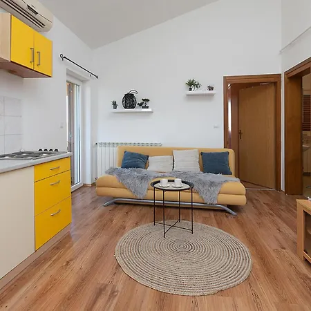 Apartmán Beautiful Apartment In Valbandon