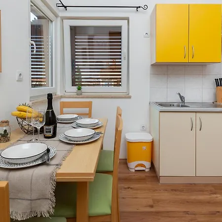 Beautiful Apartment In Valbandon Apartmán *
